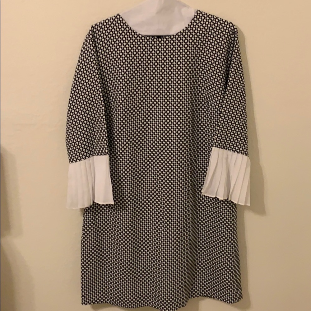 Dress, white cuff